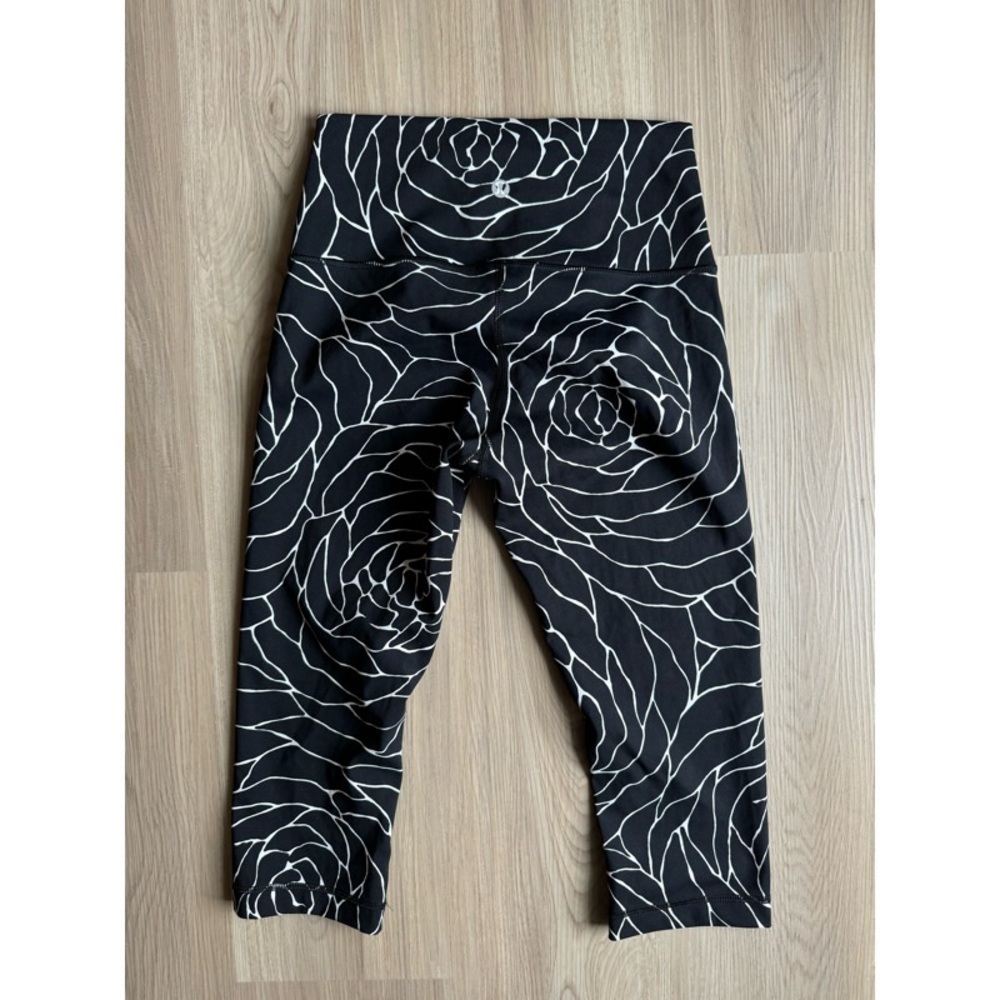 LULULEMON Black + White Floral Capri Leggings